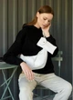 Женская сумка хобо из экокожи для города, работы и учебы, компактная модель на молнии, белая 68563 - изображение 9