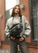 Велика жіноча поясна сумка бананка з екошкіри міська Sambag DynamicDart, графітова 60504 - зображення 2