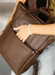 Жіноча сумка-рюкзак Sambag Cargo з екошкіри під нубук для ноутбука до 17 дюймів, коричнева 60553 - зображення 7