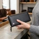 Кожаный женский вертикальный кошелек ST Leather Черного цвета для карт (bg192fash74) - изображение 2