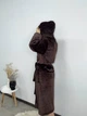 Жіночий довгий махровий халат на запах з накладними кишенями коричневого кольору розмір S - изображение 2