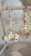 Підлоговий мобіль BABY GYM з іграшками, стійка Монтессорі, тренажер для немовлят, Баранчик, каченя та зайчик, 5 підвісів - зображення 3