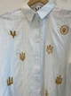 Женская рубашка оверсайз с дизайнерской вышивкой Modna KAZKA MKZAR22050/1 - Oversize 42/52, Білий - изображение 4