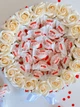 Подарункова композиція ручної роботи Шоколадний торт Love Rosé з трояндами та цукерками 935г - зображення 3