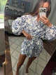 Костюм женский тройка льняной с рубашкой свободного кроя коротким топом шортами с высокой посадкой и растительным рисунком G&M k-131027 42-46 Размер цвет синий - зображення 3