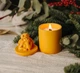 Аромасвічка CUPID SANTAL YELLOW 100% WOOD WAX 165g 35h Гранд Презент NAC 1032Y - изображение 1