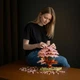 Конструктор Домик на дереве 2151 деталей LED подсветка, игровой конструктор дерево Сакура для детей Розовый - изображение 11