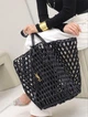 Жіноча сумка шоппер Saint Laurent Panier Medium Beaded Tote чорна плетена з дерев'яних намистин - зображення 2