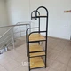Стелаж підлоговий 4-ярусний 135×60×40 см для дому та кухні, етажерка з полицями з ЛДСП та металевим каркасом та гачками для книг, декору, посуду та побутових речей Золотистий дуб, YM-065-4-GoldenOak - зображення 4