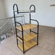 Стелаж-етажерка підлогова 4-ярусна 135×60×40 см з полицями з ЛДСП та металевим каркасом для дому, кухні, офісу та комори, для книг, посуду й побутових речей, з гачками Золотистий дуб, MB-065-4-GoldenOak - зображення 15
