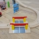 Деревянная железная дорога AVKO C073 – увлекательный игровой набор из 70 элементов - изображение 6