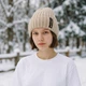 Вязаная шапка бини Famous демисезонная из акрила бежевого цвета, шапка для девушки и мальчика 54-58 см головной убор One Size - изображение 2