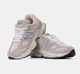 Кросівки жіночі NB 9060 Pink Beige комфортне міське взуття на кожен день рожевого кольору розмір 39 - зображення 2