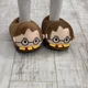 Мягкие домашние плюшевые тапочки-игрушки Гарри Поттер (Harry Potter) — объемные комнатные чуни в стиле школы чародейства Гриффиндор 35 - изображение 9