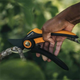 Плоскостный садовый секатор Fiskars Plus P521 с режущей способностью до 24 мм - изображение 4