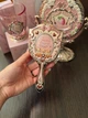 Flower Knows 9-я годовщина набор инструментов для макияжа Настольное зеркало Расческа Стакан для кистей - изображение 2