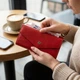 Жіночий гаманець з геометричним клапаном з натуральної шкіри ST Leather 22545 Червоний - изображение 3