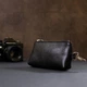 Женская кожаная ключница GRANDE PELLE черная на молнии с монетницей 15х8х2 см 55992 - изображение 7