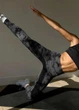 Женские лосины push-up бесшовные мраморные темно-серые с высокой посадкой для фитнеса спорта тренировок в зале и ежедневного ношения L (M70281N) - изображение 4