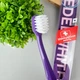 Ультрамягкая зубная щетка Edel+White Pro Gums для чувствительных десен (фиолетовая), 1 шт - изображение 3