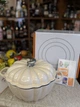 Каструля гарбуз Le Creuset чавунна Pumpkin Cocotte кремова - изображение 7