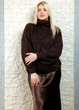 Светр фактурної в'язки з декоративною косою коричневий Italy Moda 22-024 - коричневий - M-XL - изображение 3