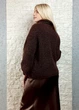 Светр фактурної в'язки з декоративною косою коричневий Italy Moda 22-024 - коричневий - M-XL - изображение 6