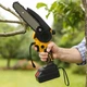 Акумуляторна мініпила Jumpex 26X-50 8 дюймів 21 В з двома акумуляторами шина 240 мм електропила з автоматичним змащуванням ланцюга для обрізання гілок кущів дерев садових робіт заготівлі дров кейс зарядний пристрій - изображение 9