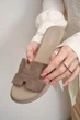 Женские шлепанцы из натуральной замши темно-бежевого цвета PARADIZE SHOES со стелькой Memory Foam 40 размер (стелька 26 см) - изображение 5