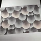 Обои виниловые на флизелиновой основе Sintra 252512, 10.05 × 1.06 м, серо-коричневые, с 3D-эффектом шариков - изображение 3