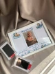 Метрика для створення відбитків ручок та ніжок малюка набір зі штампом в рамці А4 - изображение 1