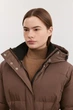 Удлиненный женский пуховик с поясом Baon B0025505-BR коричневый XL - изображение 6