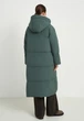 Длинная женская зимняя куртка Finn Flare FWE11070-506 Down fill зеленая S - изображение 4