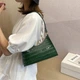 Женская маленькая сумка через плечо багет на ремешке рептилия крокодиловая кожа зеленая - изображение 2