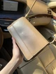 Женская классическая сумка 5600 бежевая кофейная багет через плечо клатч на короткой ручке - изображение 4