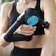 Портативный ручной массажер Massage Gun для тела и мышц 12 в 1 перкуссионный электрический для спины, шеи, ног, плеч - изображение 8