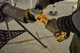 Шлифмашина угловая аккумуляторная DeWALT DCG407M1T - изображение 2