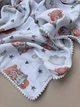 Детский муслиновый плед для новорожденных с помпонами 100×80 см — лёгкий плед из натурального муслина Белый с бежевым рисунком Мишка - изображение 2