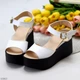 Босоножки на танкетке Merry белые на черной подошве 36 - изображение 6