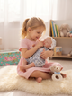 Функциональный пупс QM 240020 A TK Group голосовой чип на английском языке, датчик движения, реагирует звуками смеха, плача, засыпания, высота 42 см, резиновый, аксессуары в комплекте - изображение 3