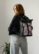 Жіночий міський рюкзак-роллтоп Sambag Rolltop One чорний з квітковим принтом із регульованим об'ємом з екошкіри - зображення 11