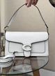 Женская сумка Coach 6938 кросс-боди белая - изображение 2