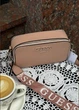 Женская прямоугольная сумка Guess 23705 кросс-боди розовая - изображение 1