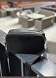 Женская прямоугольная сумка Guess 23705 кросс-боди черная - изображение 7