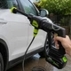 Автомойка портативная ручная, аккумуляторная минимойка высокого давления для авто, мотоцикла и велосипеда с 2 аккумуляторами, шлангом 5 м и форсункой 6в1 для мойки автомобилей, фасадов и дорожек, MDHL-8100-Green/Black - изображение 1
