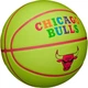 Баскетбольный мяч Wilson NBA TEAM NEON CHICAGO BULLS салатово-розовый Размер 7 WZ4037402XB7 - изображение 2