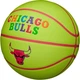Баскетбольный мяч Wilson NBA TEAM NEON CHICAGO BULLS салатово-розовый Размер 7 WZ4037402XB7 - изображение 3