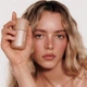 Увлажняющий хайлайтер-молочко для лица и тела Rhode Highlight Milk Multipurpose Luminizer (02 Pearly Champagne) 65 ml - изображение 5