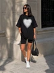 Футболка жіноча SHENG 6820 супер oversize широка з великим серцем із камінців one size чорна - зображення 5