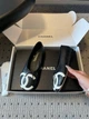 Жіночі балетки Chanel чорні з білим логотипом CC, натуральна шкіра розмір 39 - зображення 4